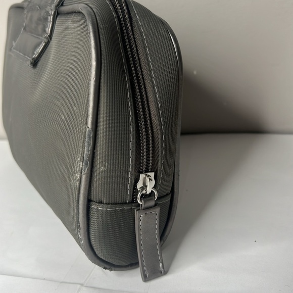 Bentley Fragrances Makeup Dopp Clutch Bag - Picture 3 of 8